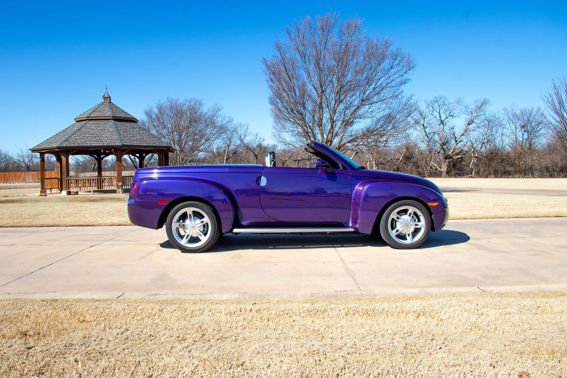 Used 2004 Chevrolet SSR w/ Preferred Equipment Group RWD image 35