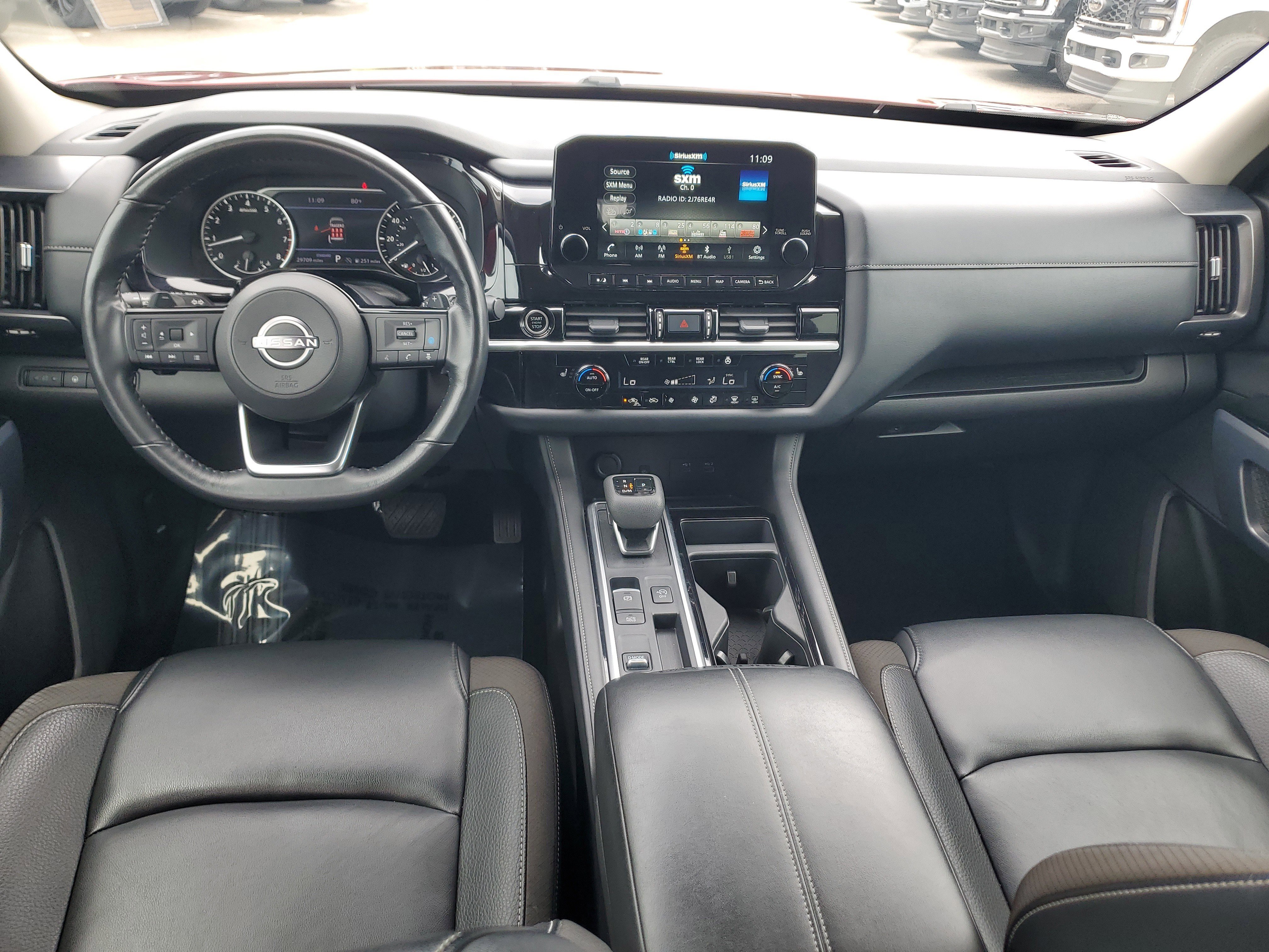 Used 2024 Nissan Pathfinder SL image 17