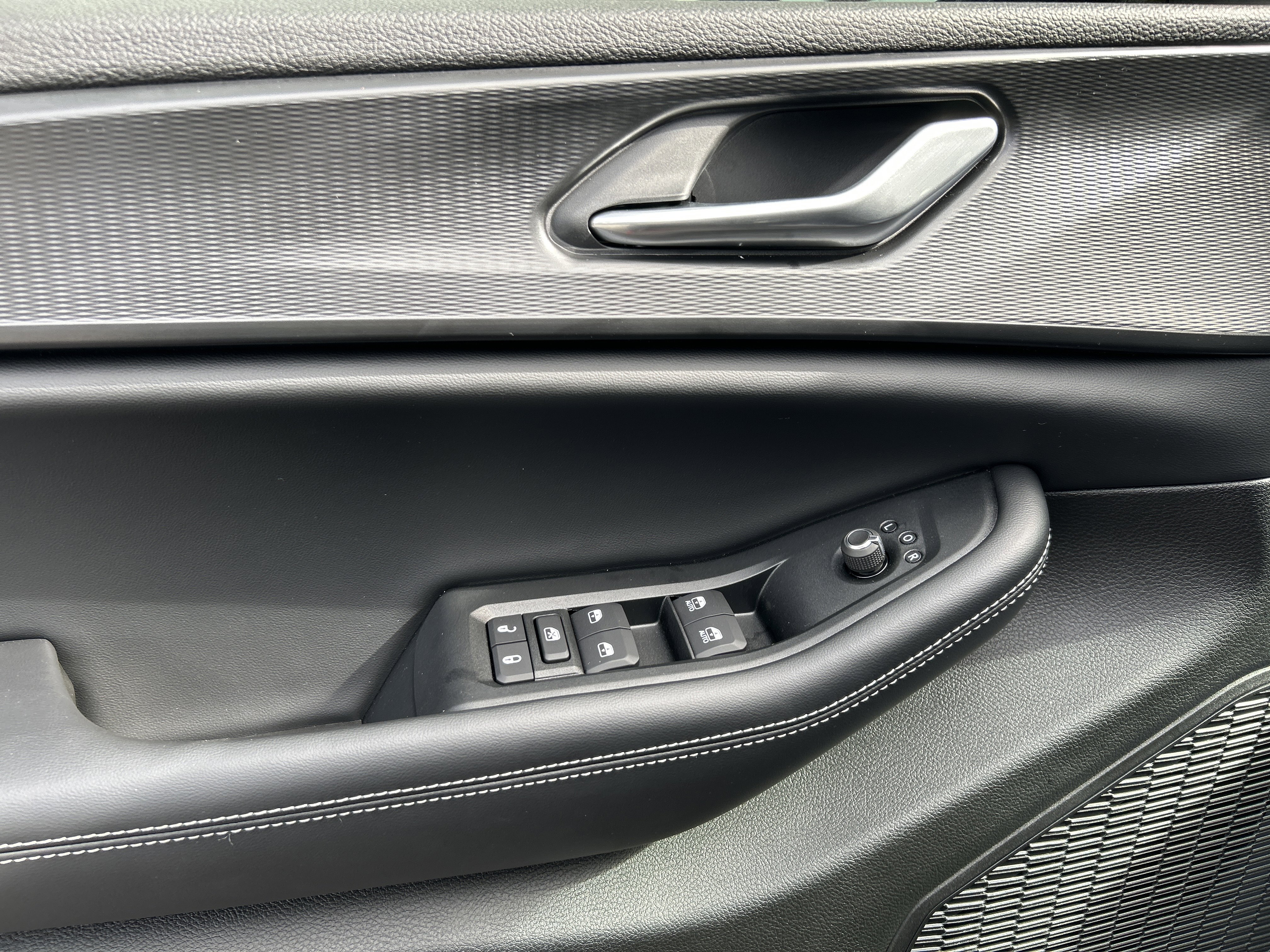 New 2025 Jeep Grand Cherokee Altitude image 13