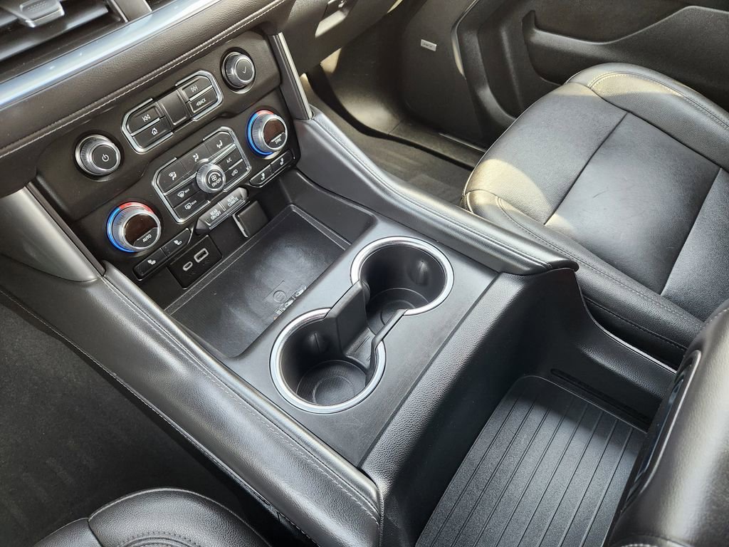 Used 2022 Chevrolet Suburban Z71 w/ Luxury Package image 27