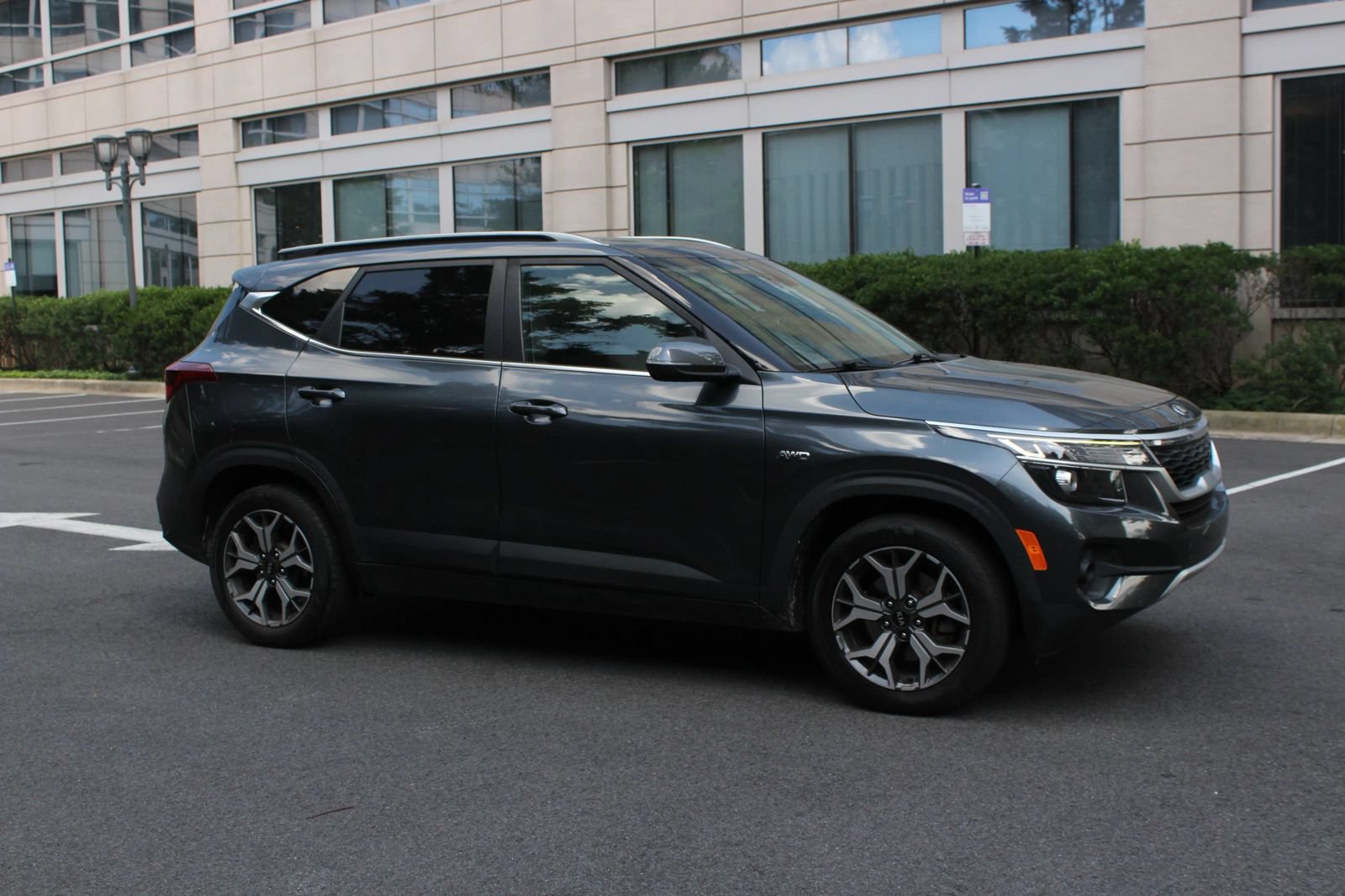 Used 2021 Kia Seltos EX AWD/4WD image 2