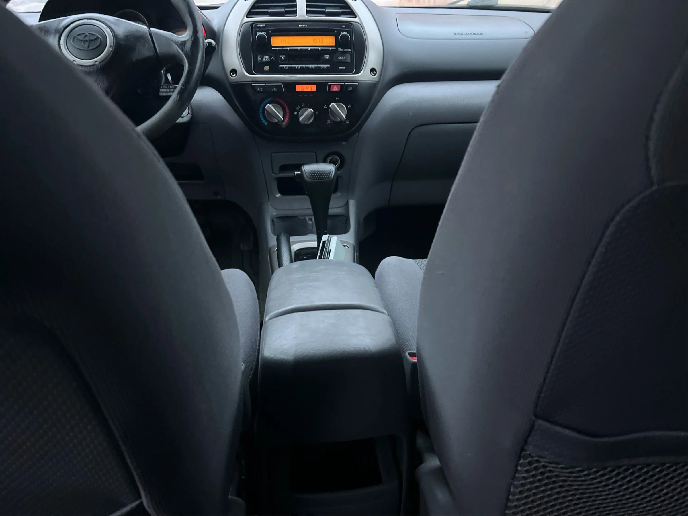 Used 2003 Toyota RAV4 2WD w/ "L" Pkg image 18