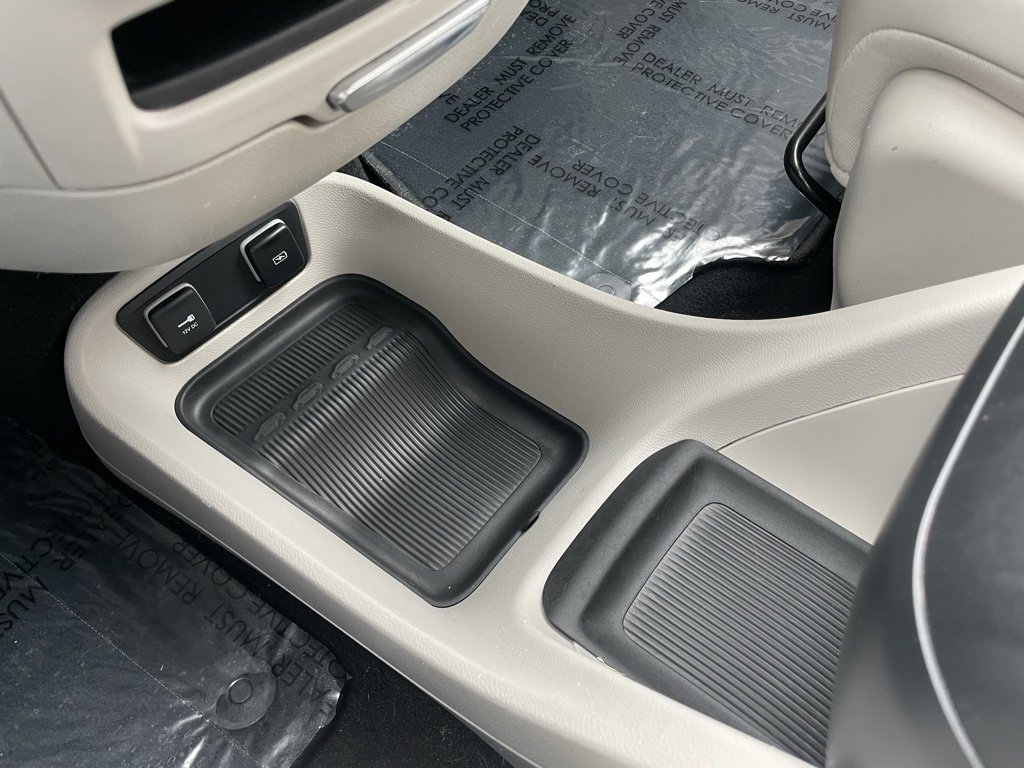 Used 2021 Chrysler Voyager Lxi image 16