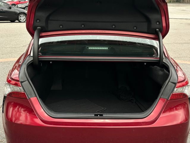 Used 2018 Toyota Camry XSE image 37