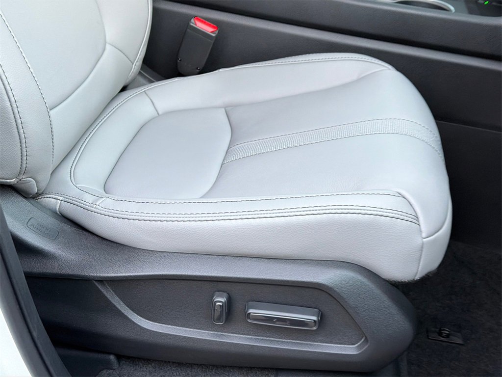 New 2025 Honda Pilot Touring image 11