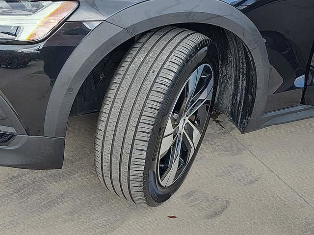 Used 2025 Volvo V60 B5 Cross Country Plus image 43