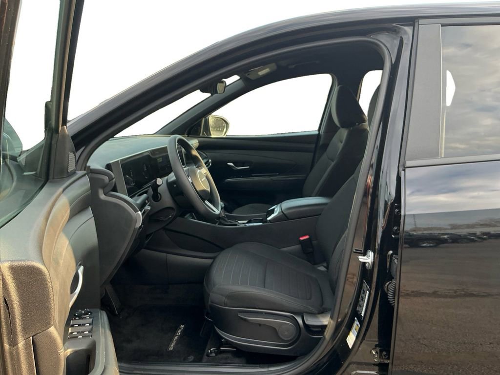 Used 2025 Hyundai Santa Cruz SE image 14