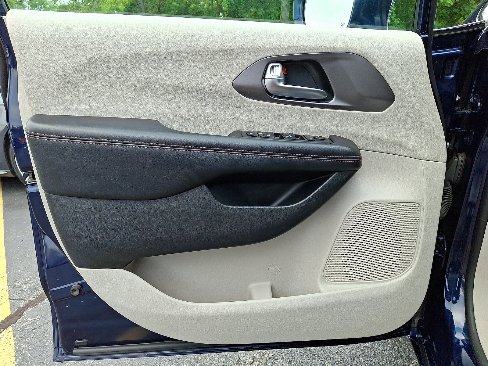 Certified 2020 Chrysler Pacifica Touring FWD image 14