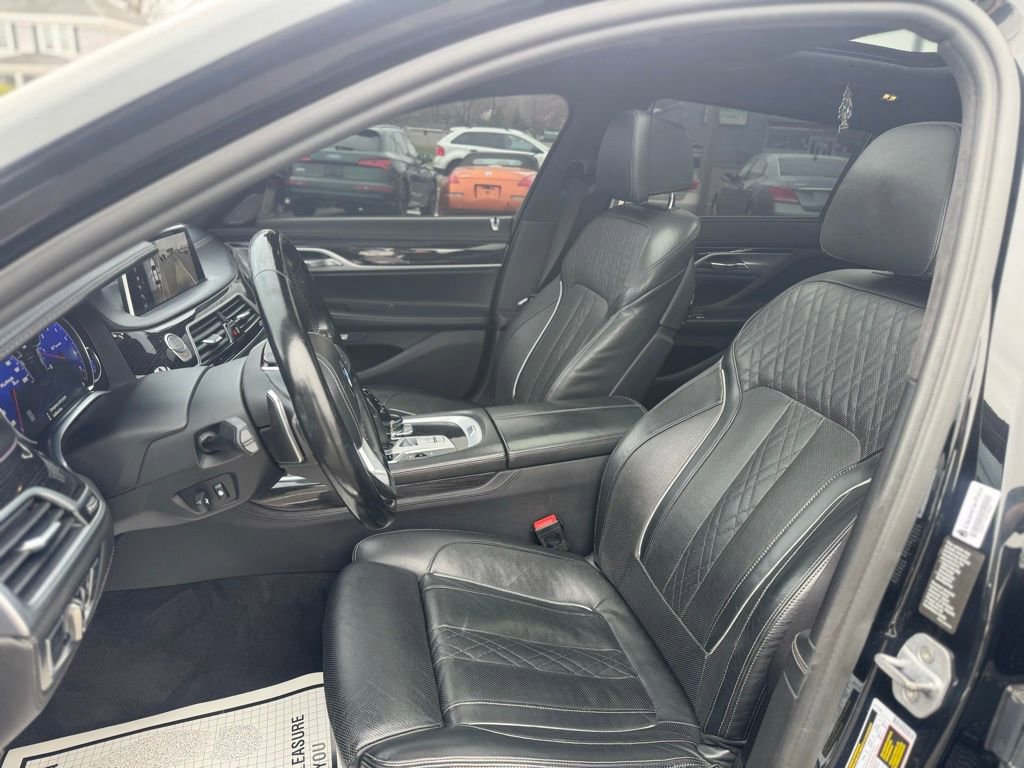 Used 2018 BMW 750i xDrive image 38