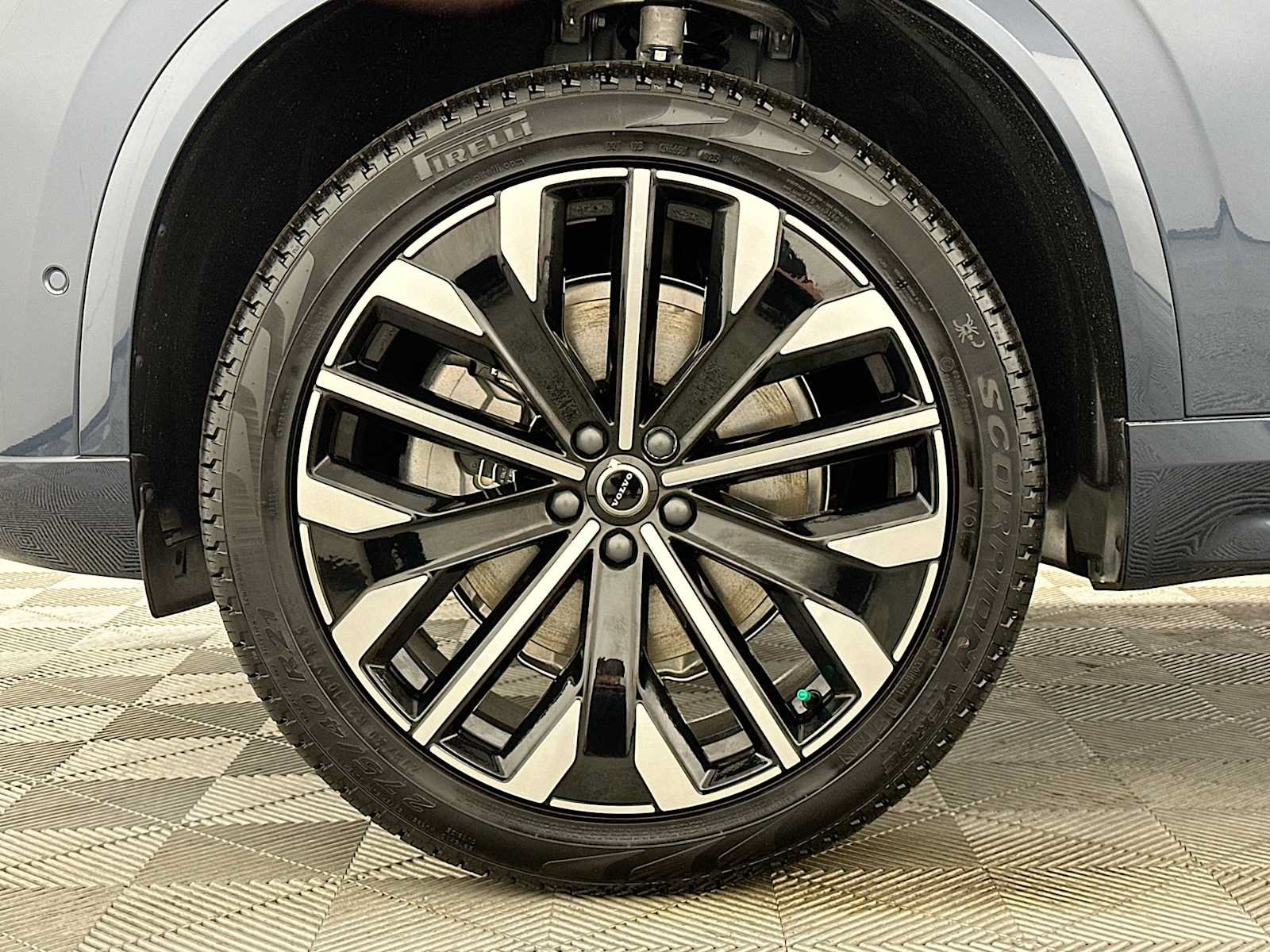 New 2026 Volvo XC90 B6 Plus w/ Protection Package Premier AWD/4WD image 30