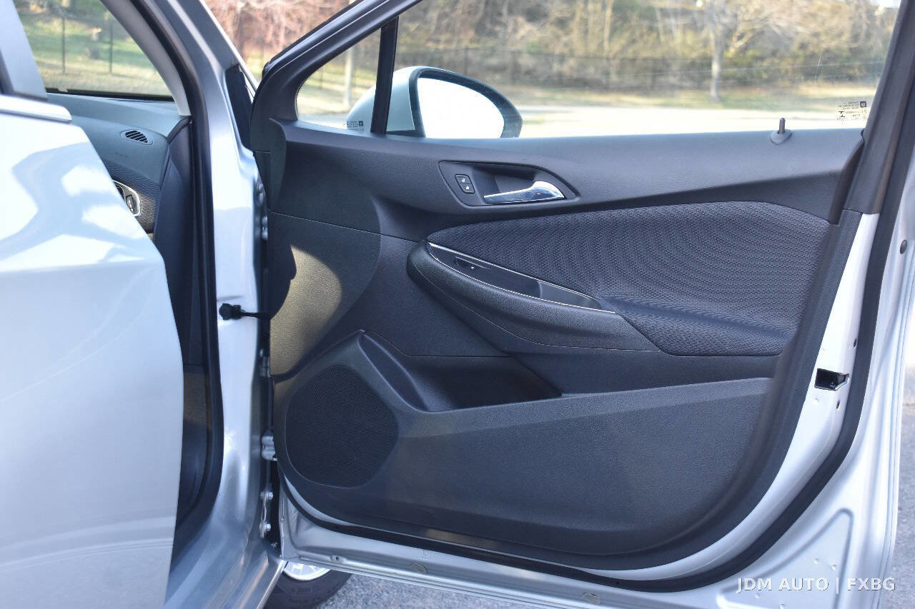 Used 2017 Chevrolet Cruze LT w/ Convenience Package image 9