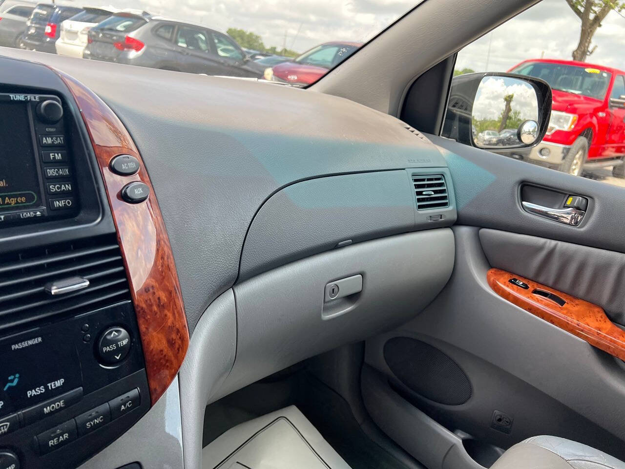 Used 2009 Toyota Sienna FWD image 5