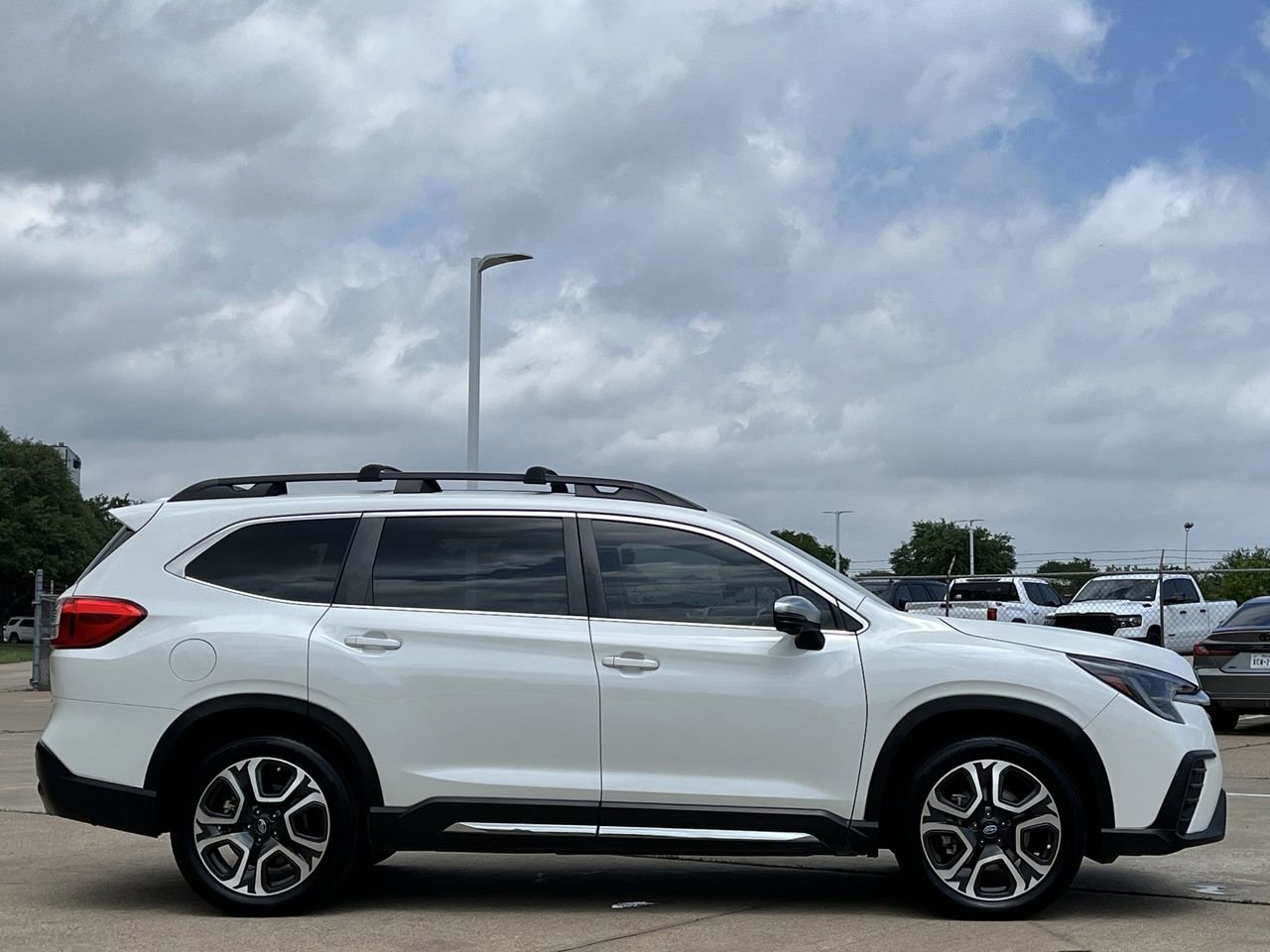 Used 2023 Subaru Ascent Limited w/ Technology Package image 3