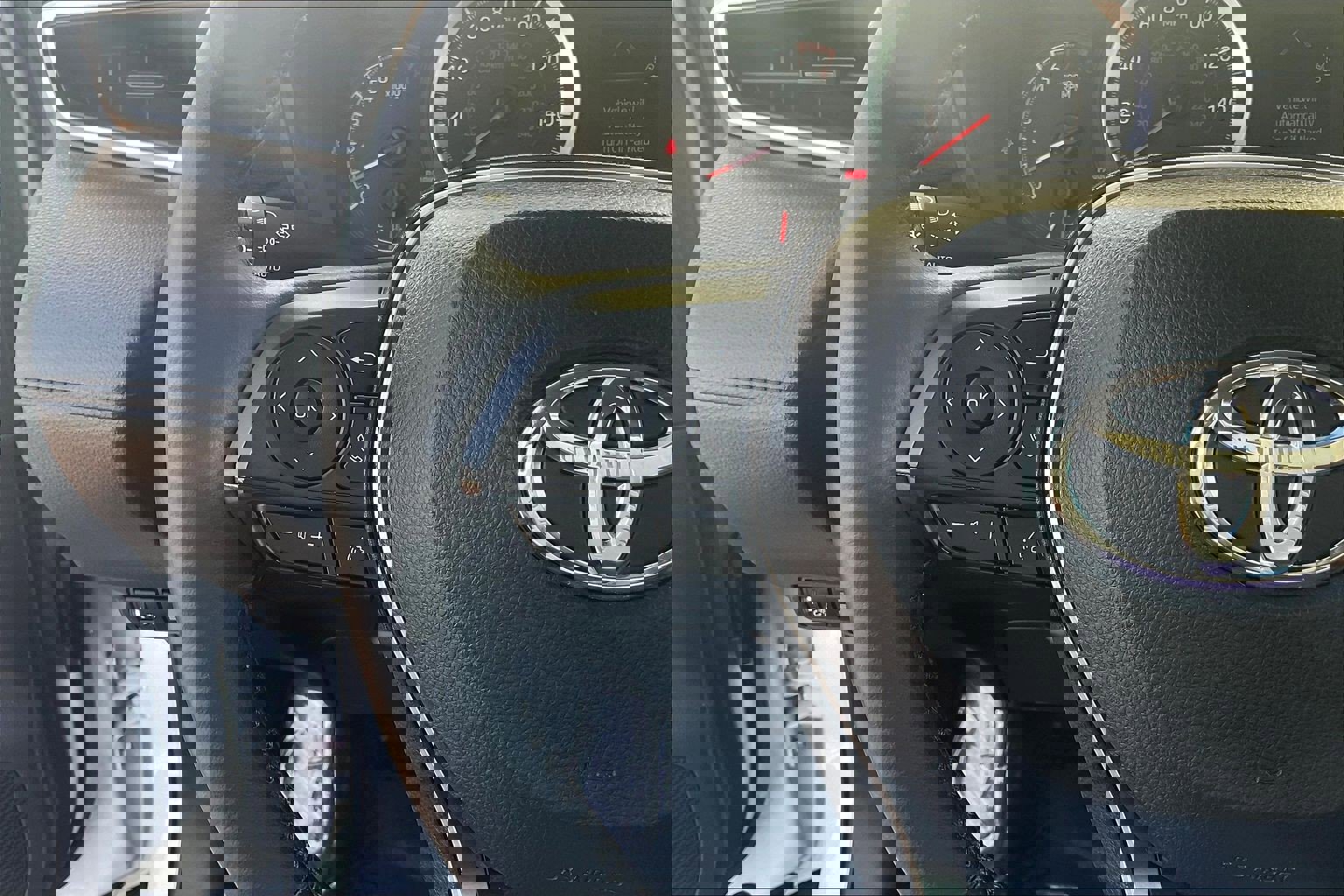 Used 2022 Toyota Corolla Cross LE image 23