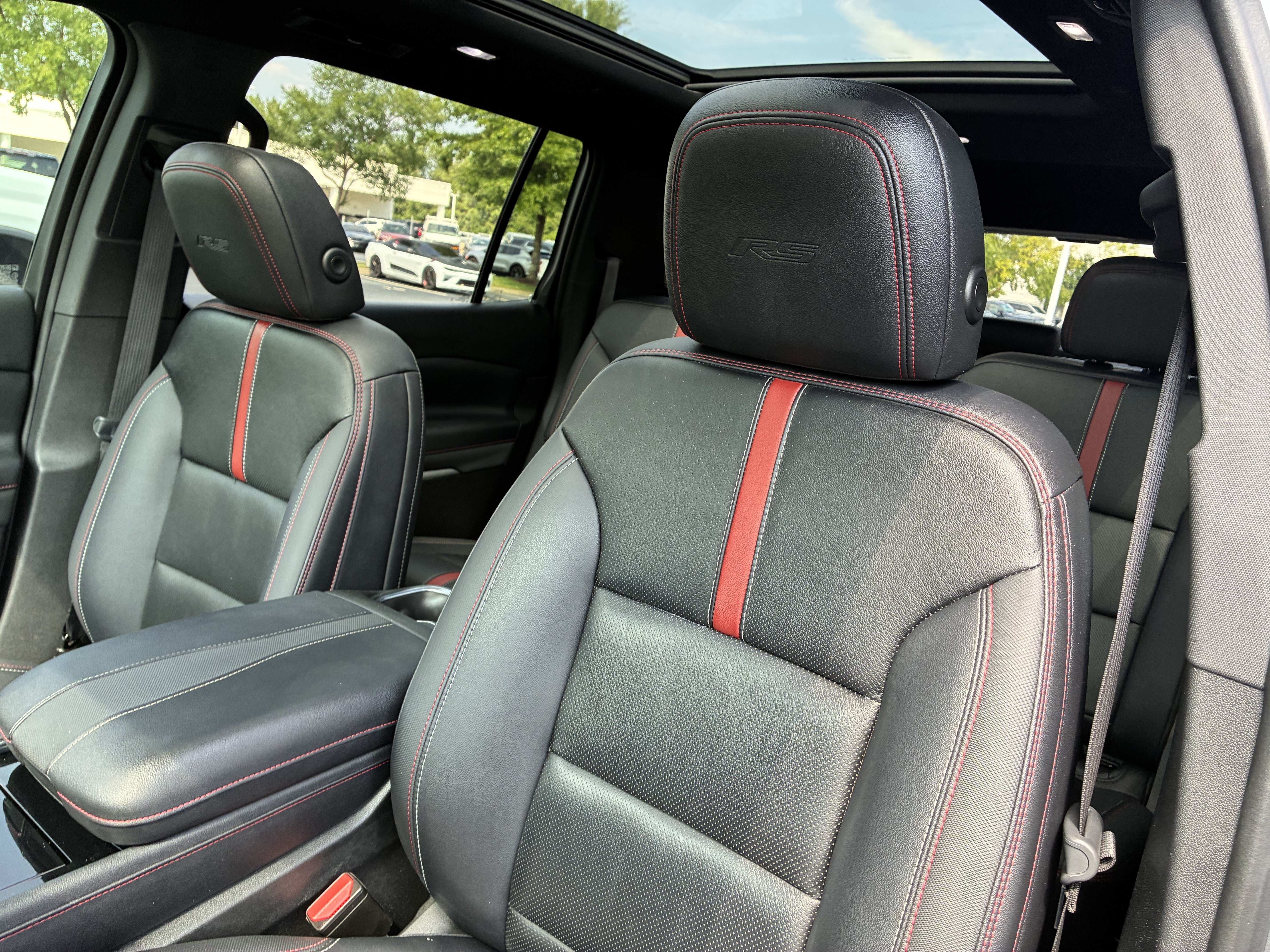 Used 2024 Chevrolet Traverse RS FWD image 23