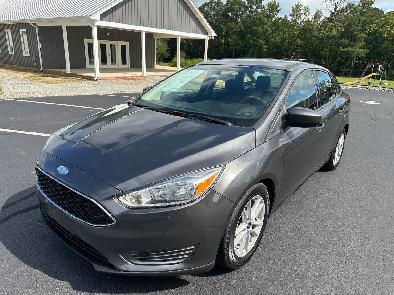 Used 2018 Ford Focus SE image 2