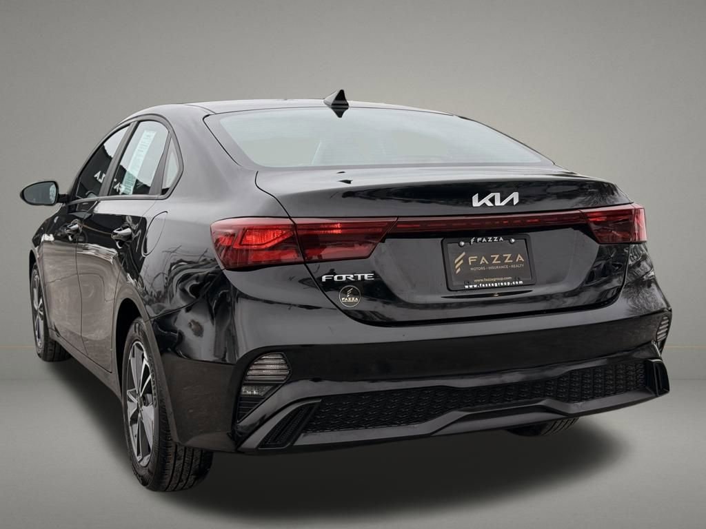 Used 2023 Kia Forte LXS image 3
