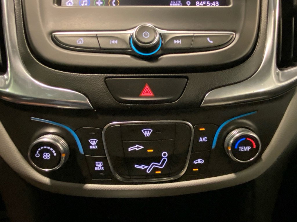 Used 2021 Chevrolet Equinox LS image 34