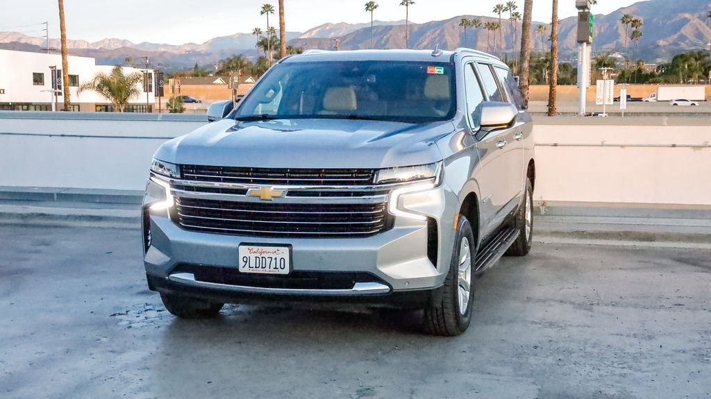 Used 2024 Chevrolet Suburban LT image 3