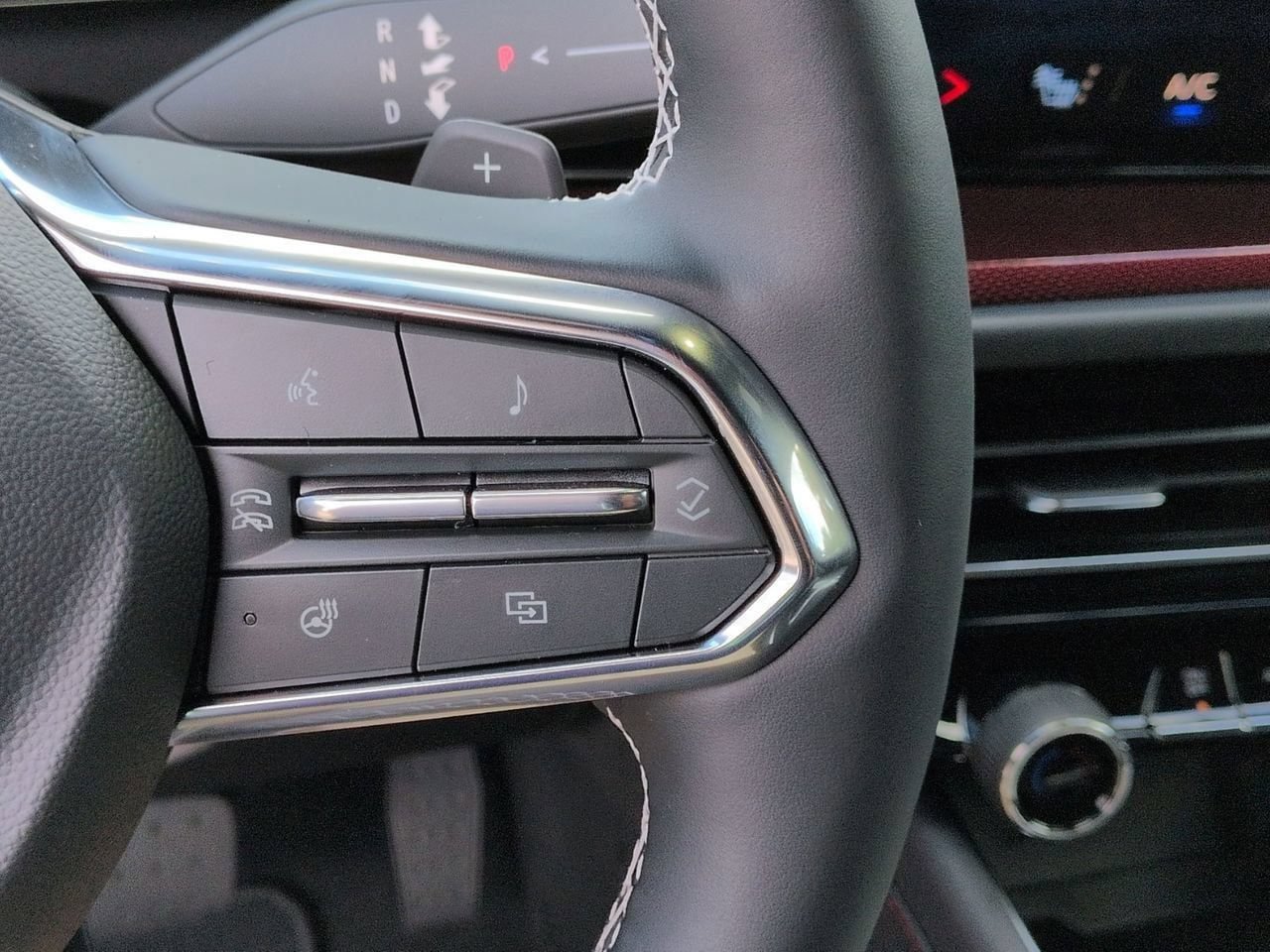 New 2026 Chevrolet Traverse Z71 w/ Enhanced Driving Package AWD/4WD image 15
