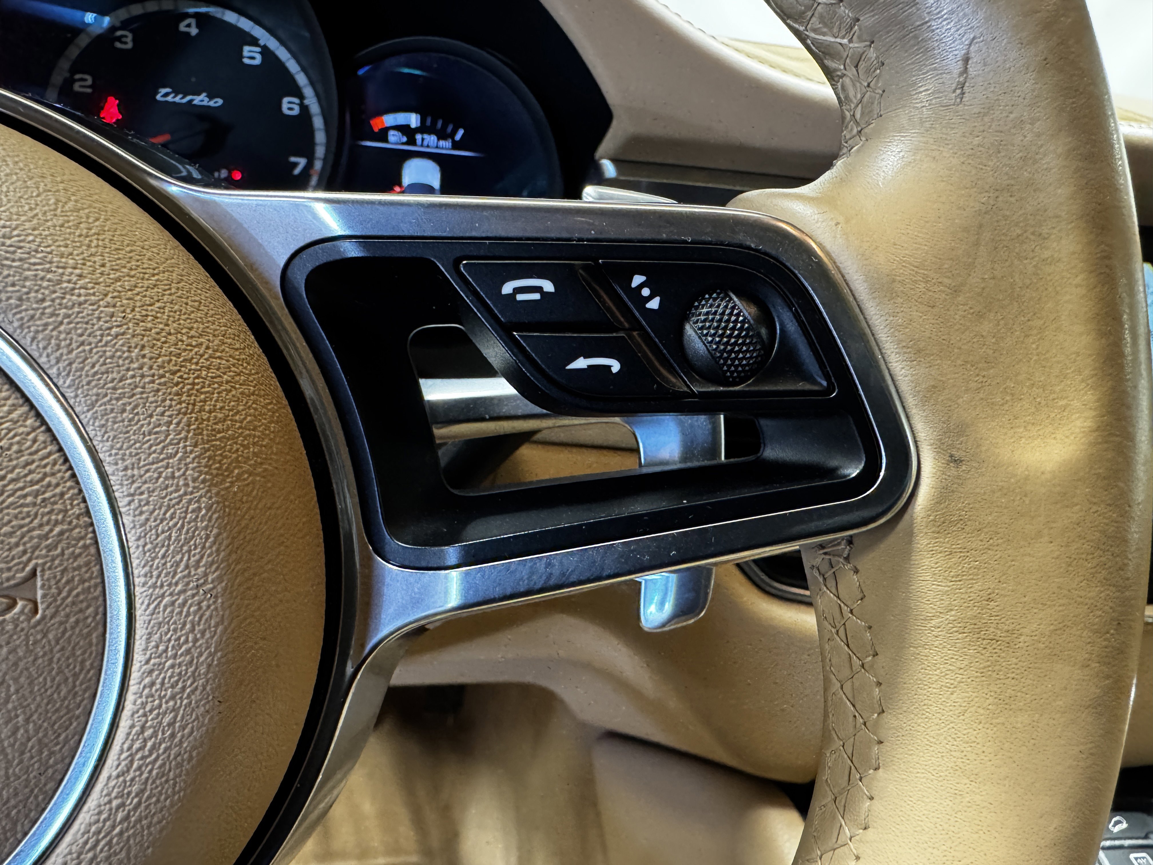 Used 2016 Porsche Macan Turbo image 32