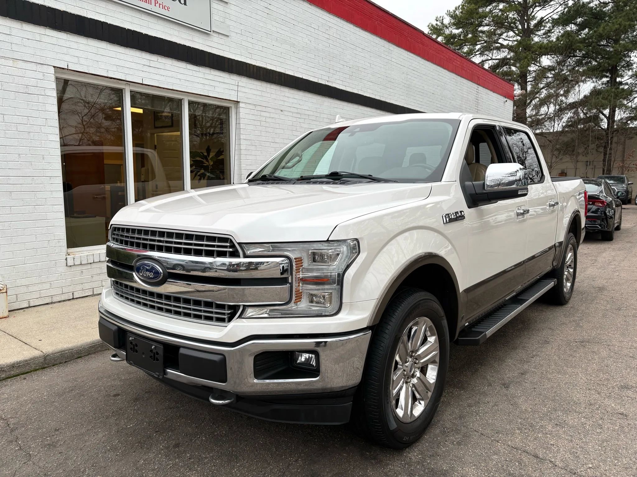 Used 2018 Ford F150 Lariat w/ Equipment Group 502A Luxury image 2