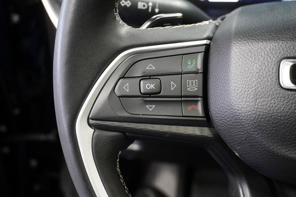 Used 2023 Jeep Grand Cherokee Altitude image 22