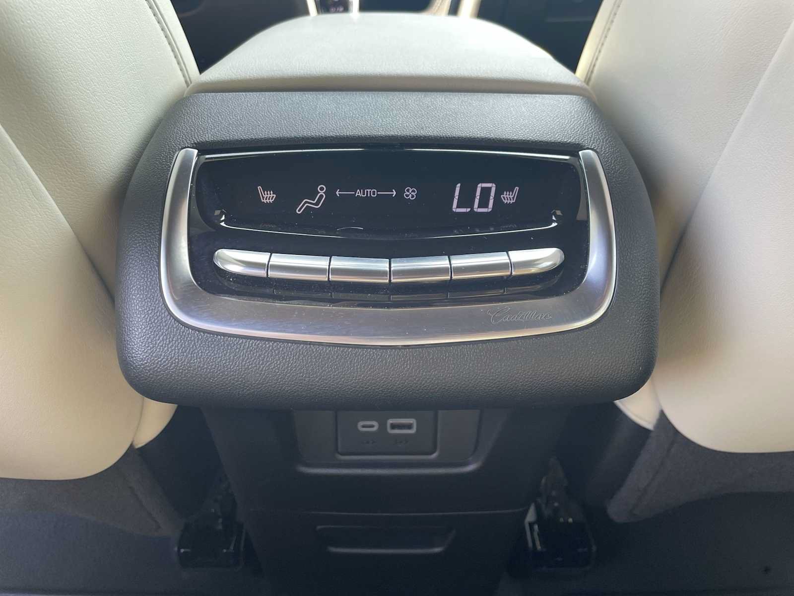 Certified 2023 Cadillac XT6 Sport w/ Technology Package AWD/4WD image 23