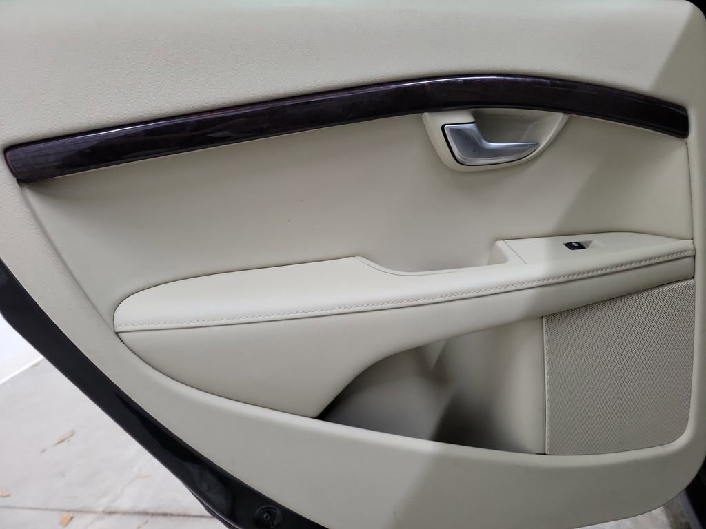 Used 2013 Volvo XC70 3.2 image 13