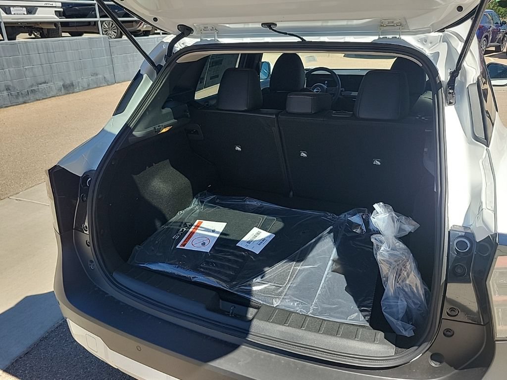 New 2025 Nissan Kicks SR FWD image 14