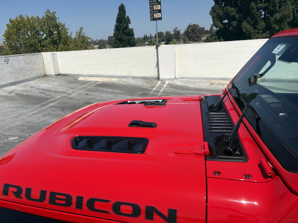 Used 2025 Jeep Wrangler Unlimited Rubicon w/ Convenience Group AWD/4WD image 14