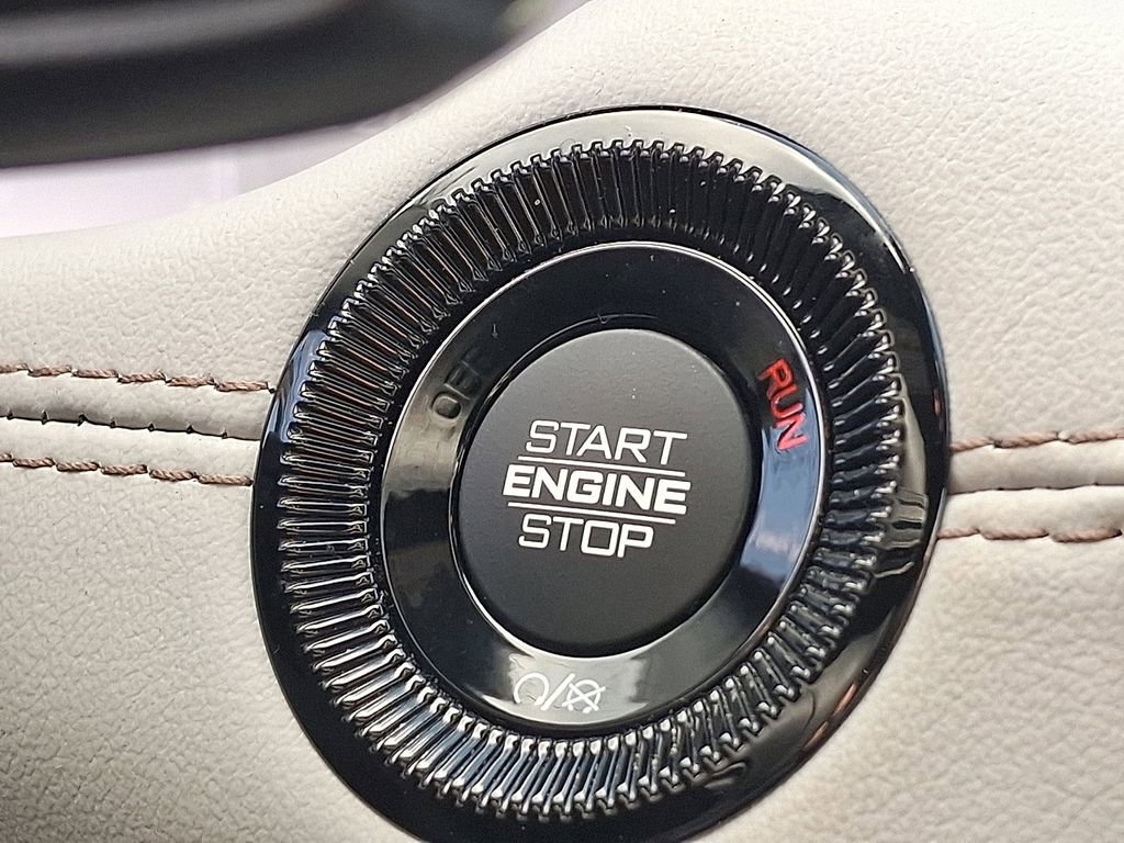 Used 2023 Jeep Compass Limited image 23