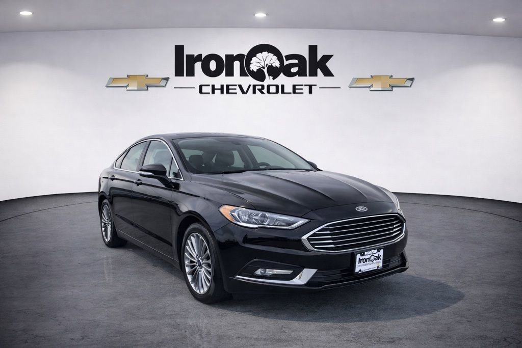 Used 2020 Ford Fusion SE image 1