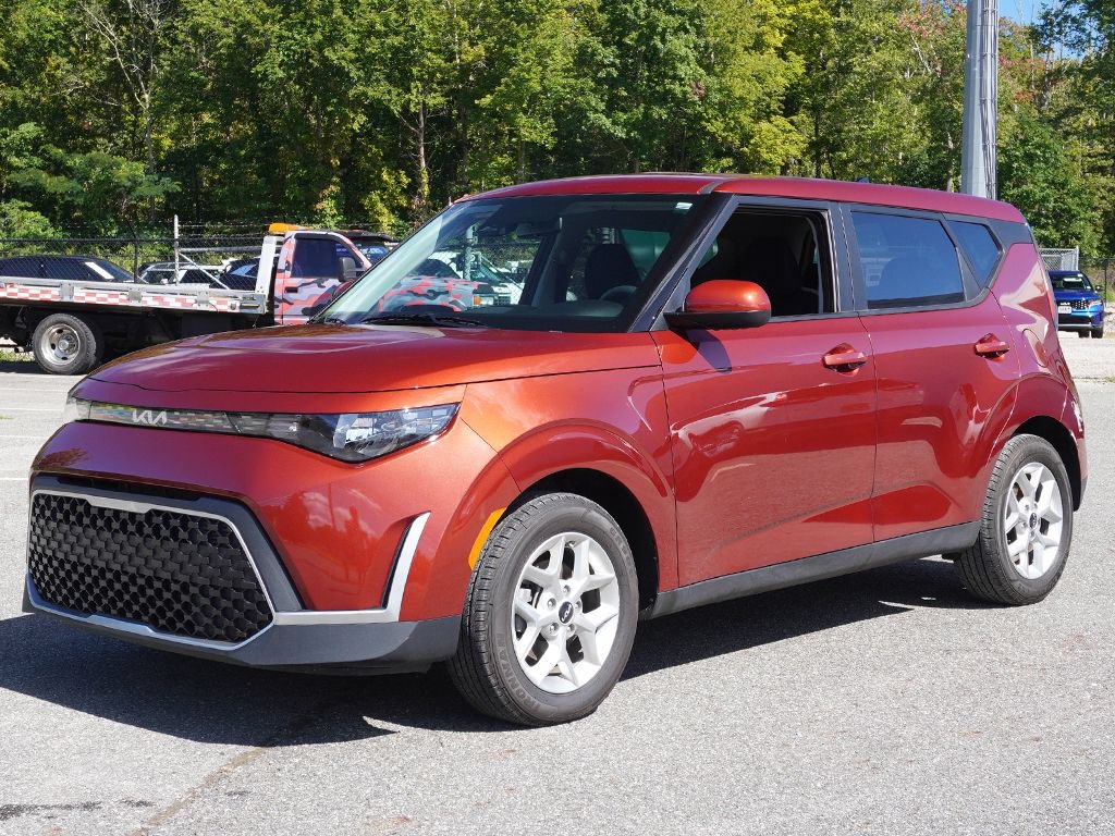 Used 2025 Kia Soul LX w/ LX Technology Package FWD image 6