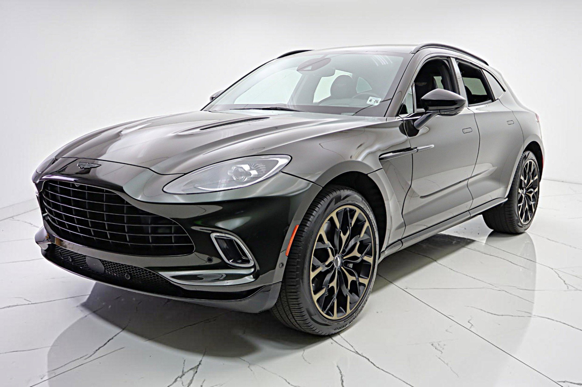 Used 2021 Aston Martin DBX AWD/4WD image 1