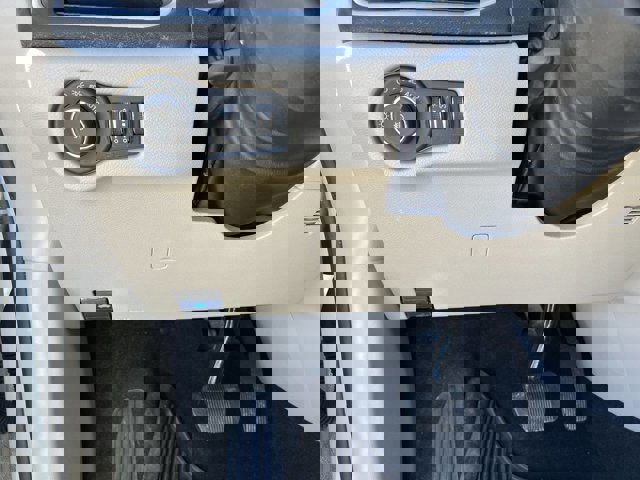 Used 2024 Chrysler Pacifica Touring-L image 18