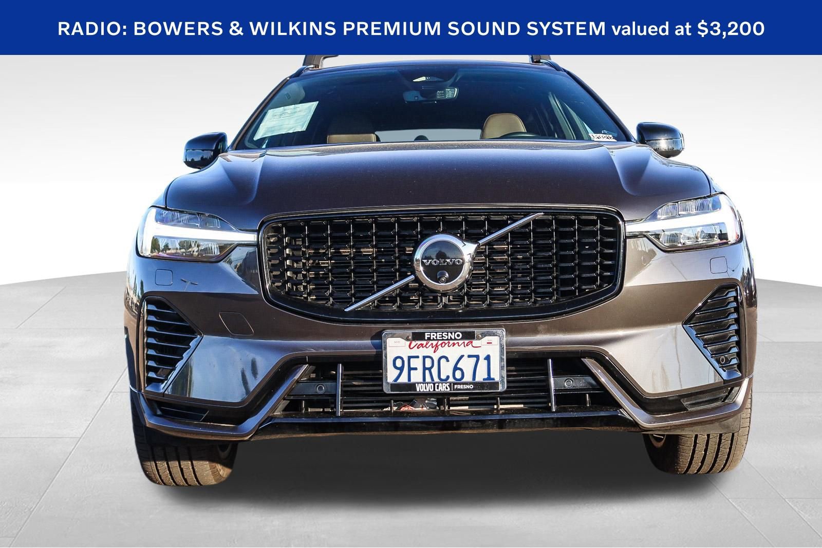 Used 2023 Volvo XC60 T8 Ultimate w/ Climate Package image 2