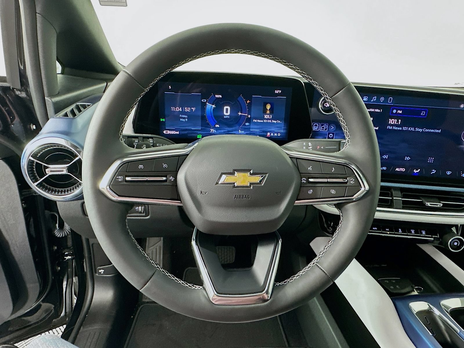 New 2026 Chevrolet Equinox EV LT AWD/4WD image 12