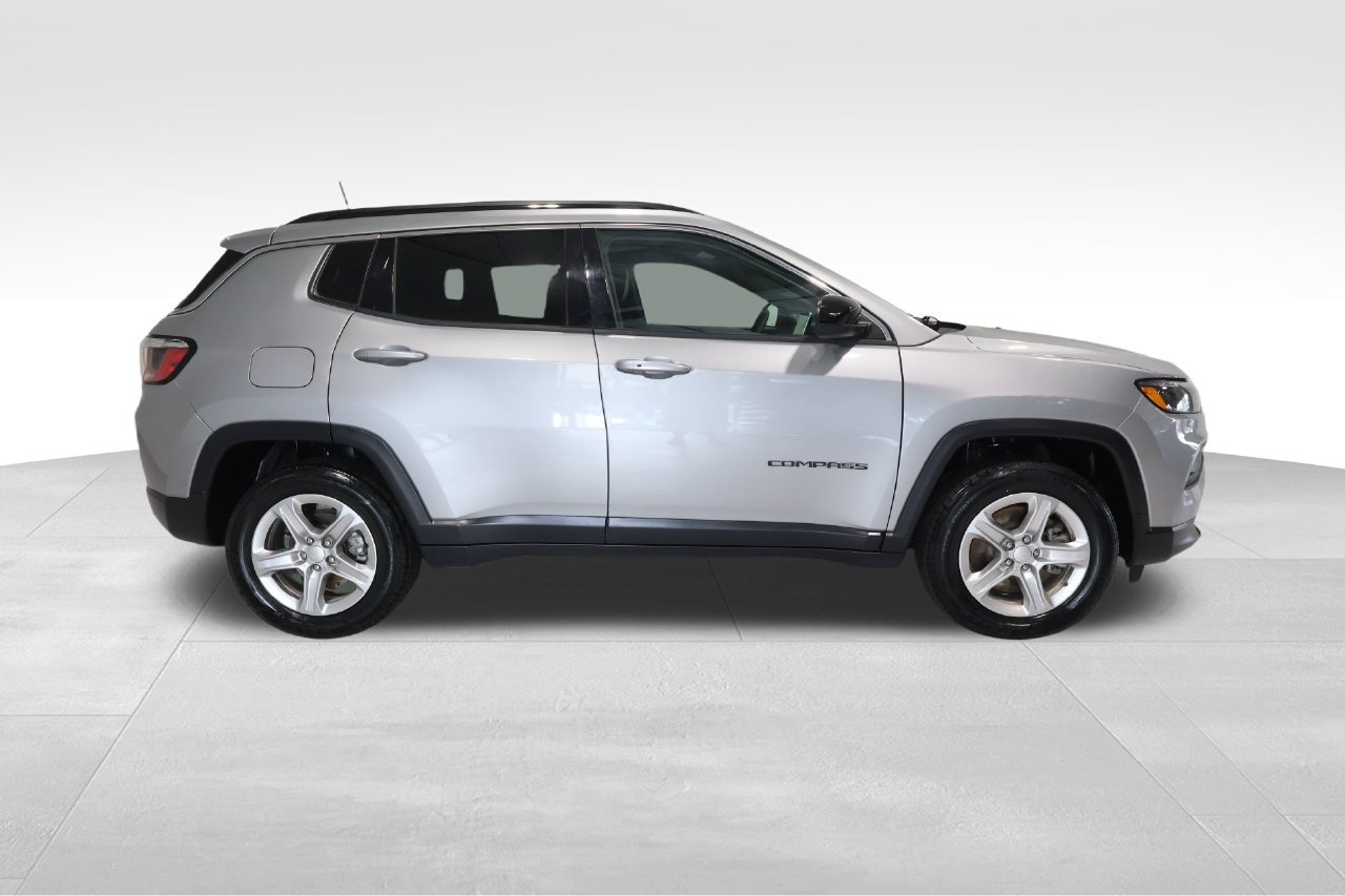 Used 2023 Jeep Compass Latitude w/ Convenience Group AWD/4WD image 5