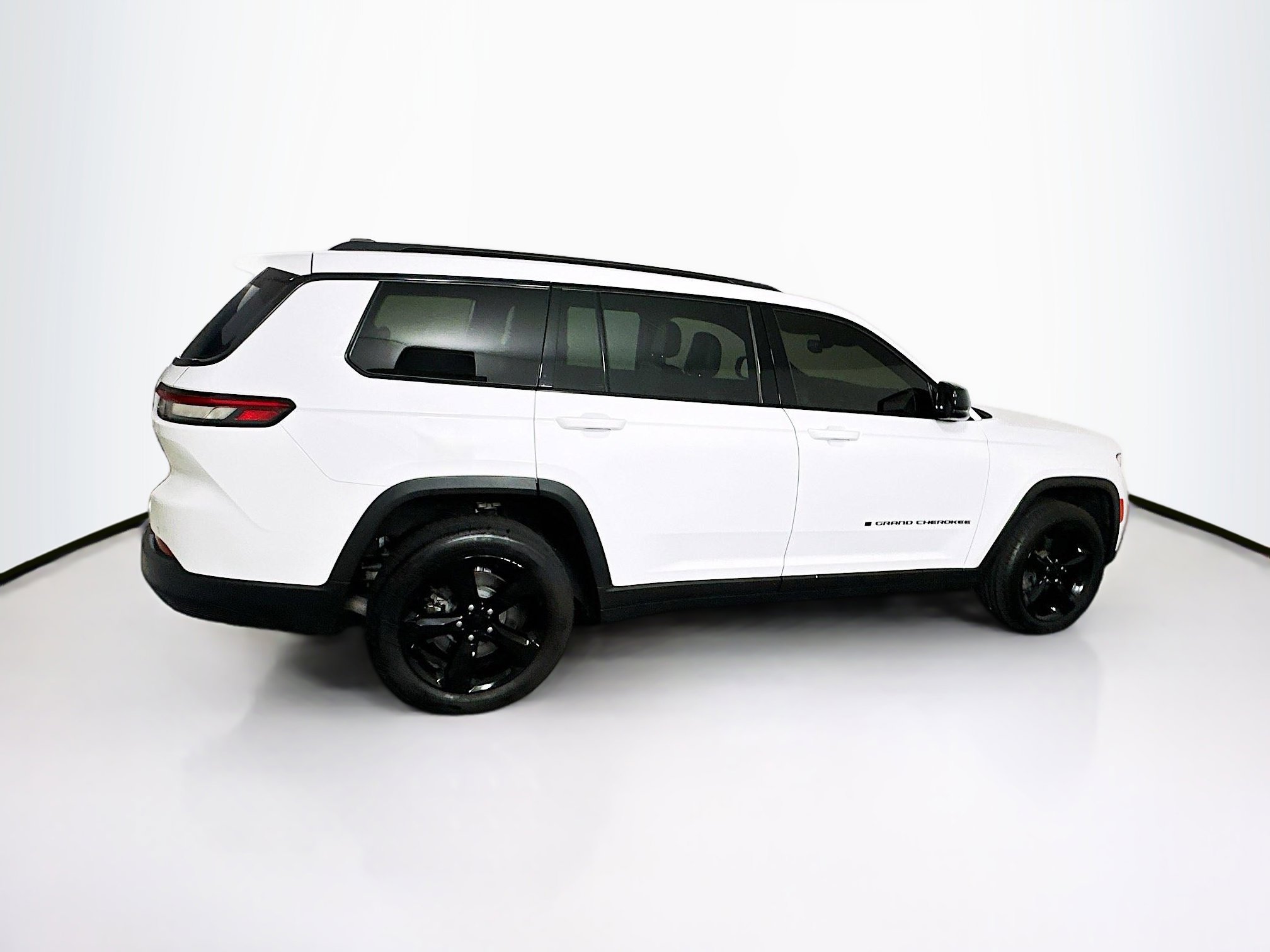 Used 2023 Jeep Grand Cherokee L Laredo RWD image 10