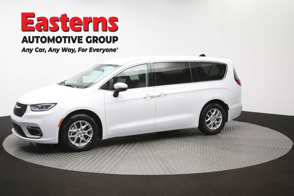 Used 2023 Chrysler Pacifica Touring-L FWD image 58