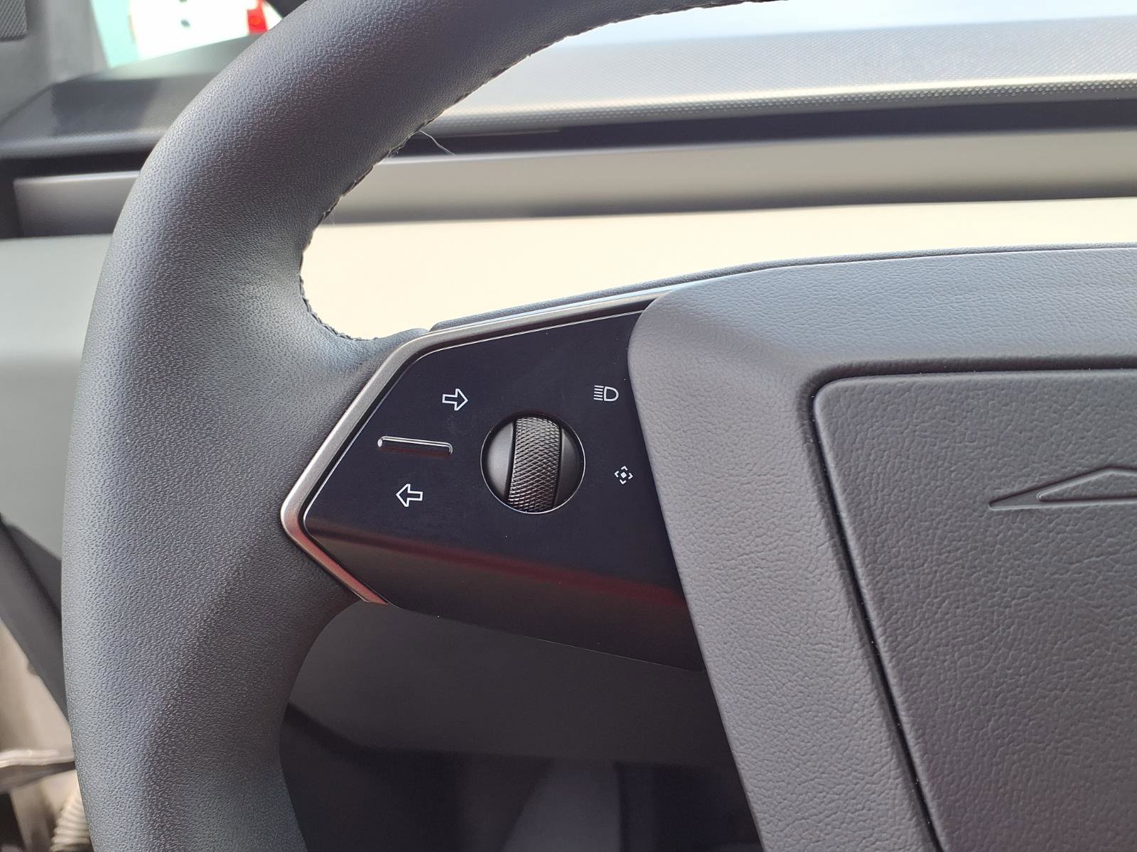 Used 2025 Tesla Cybertruck AWD Crew Cab image 29