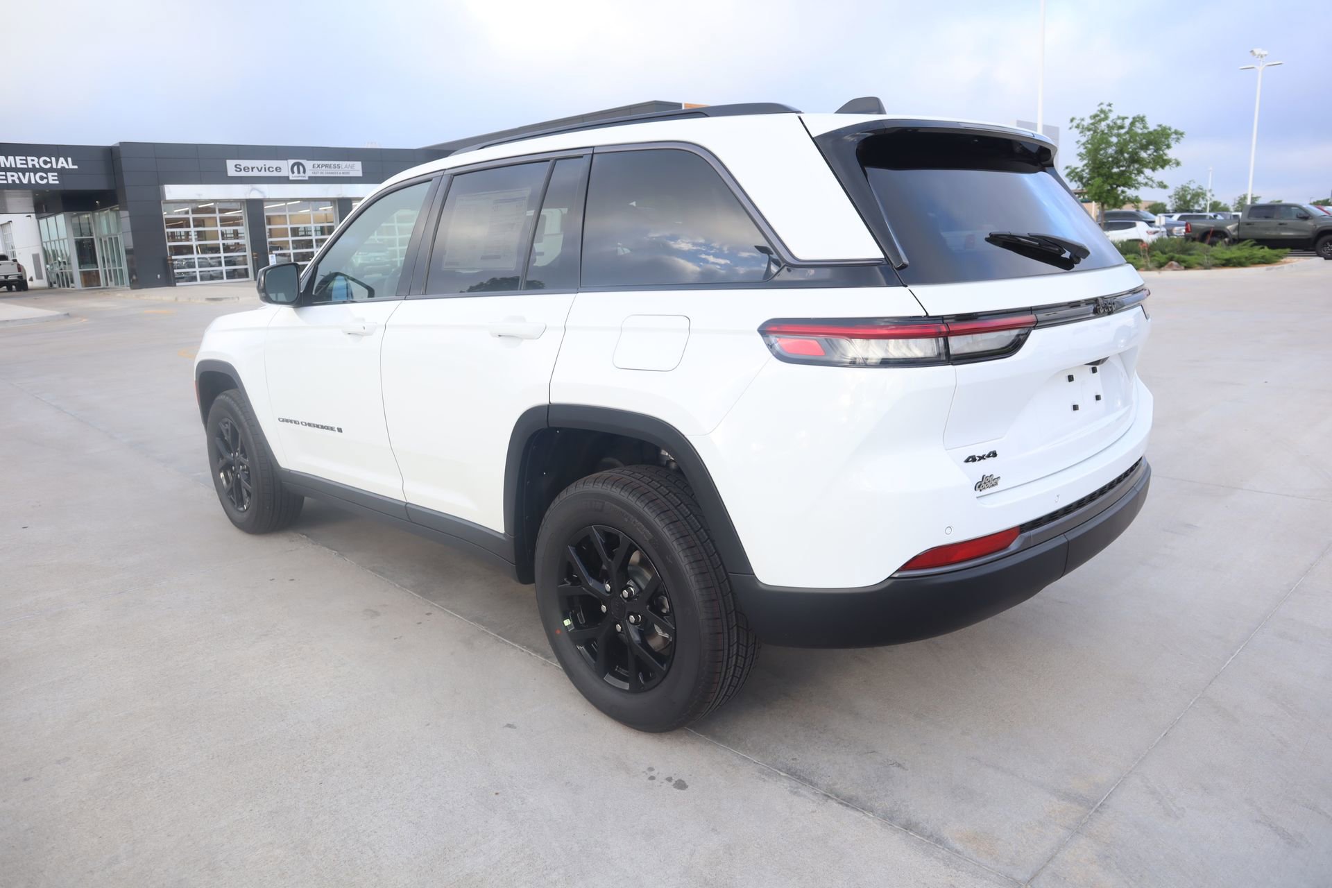 New 2026 Jeep Grand Cherokee Altitude AWD/4WD image 24