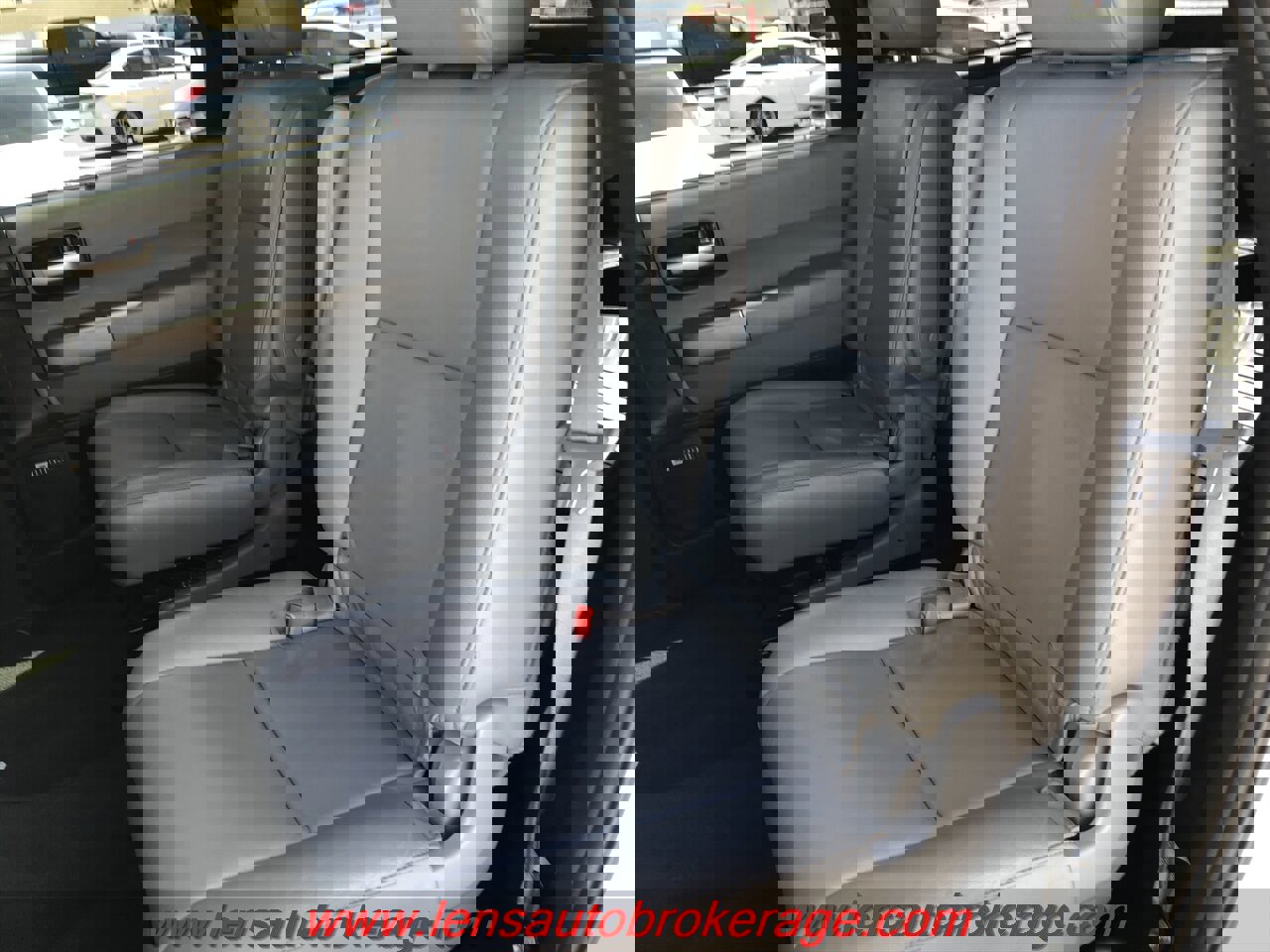 Used 2017 Toyota Sequoia Limited w/ Safety & Convenience Package image 18