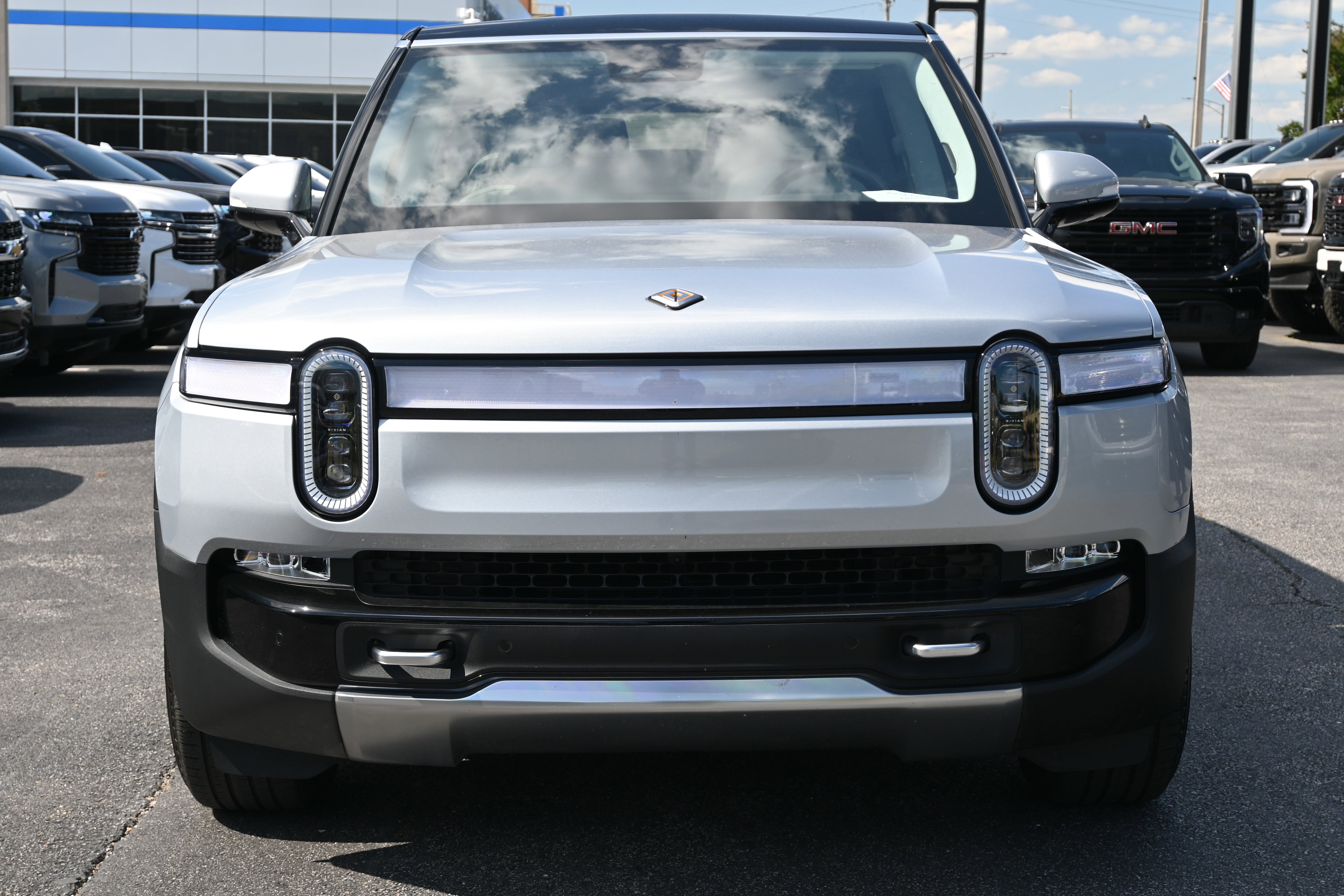Used 2023 Rivian R1S Adventure AWD/4WD image 3