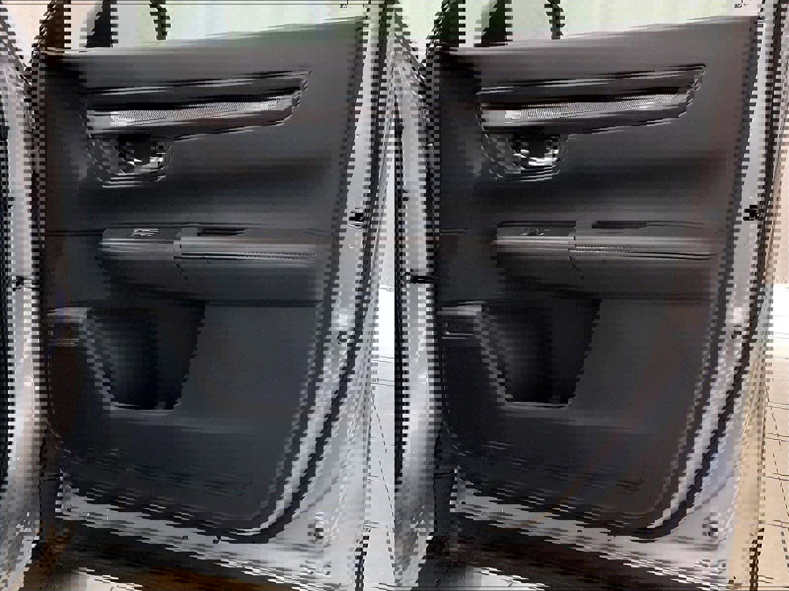 Used 2025 Honda CR-V LX image 12