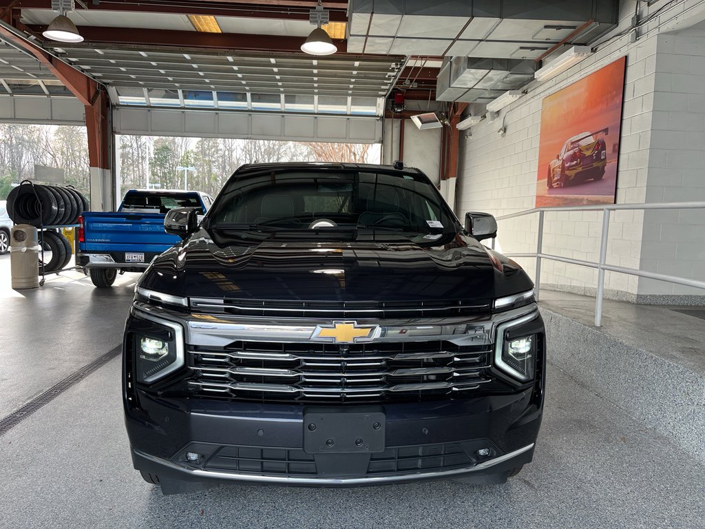 Used 2025 Chevrolet Suburban Premier image 2
