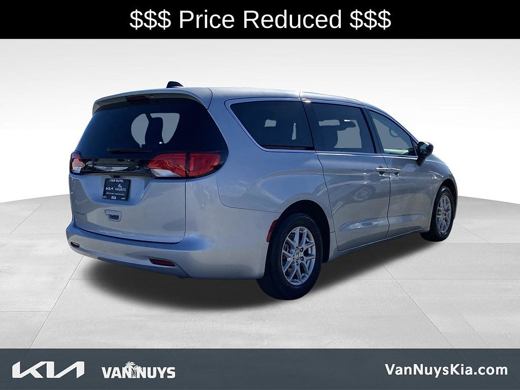 Used 2024 Chrysler Voyager LX FWD image 29