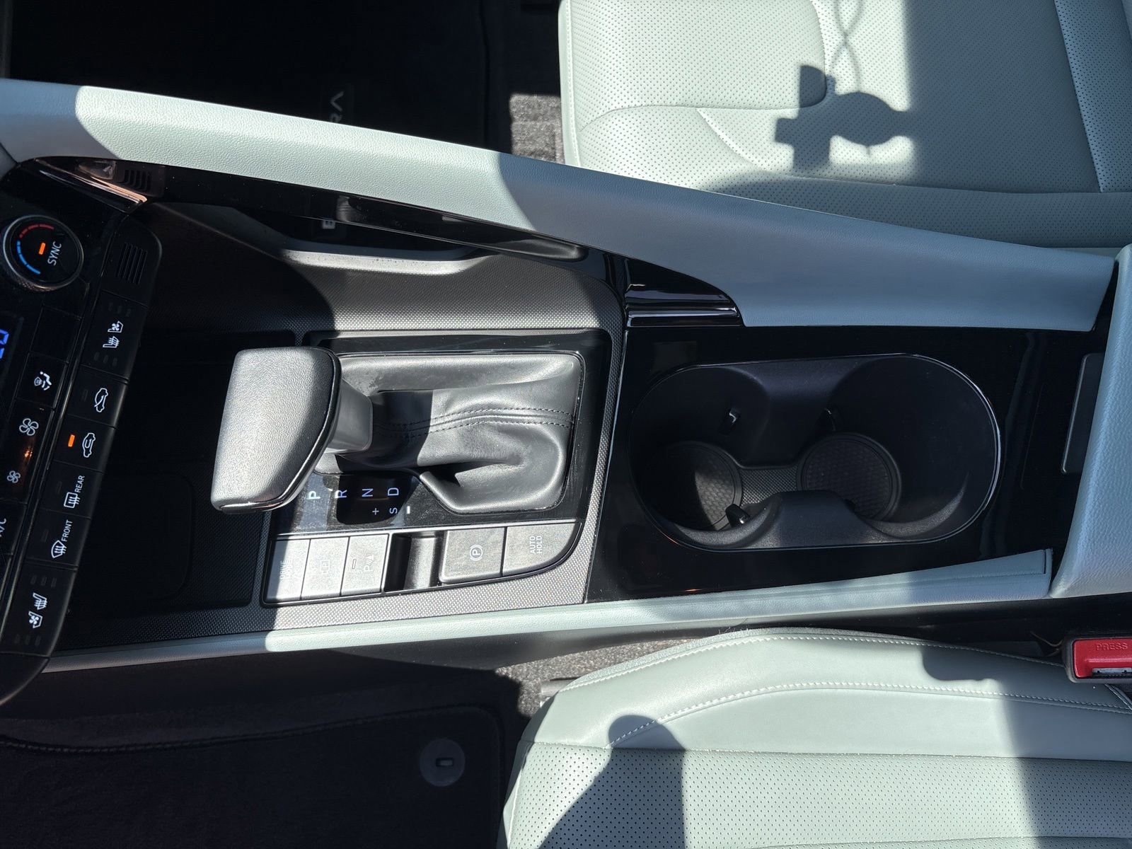 Used 2024 Hyundai Elantra Limited FWD image 18