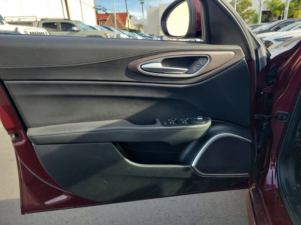 Used 2019 Alfa Romeo Giulia Ti w/ Quick Order Package 22Z Lusso image 19